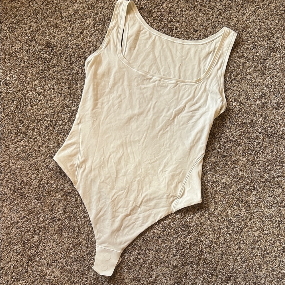 Women’s Cream Scoop Neck Bodysuit